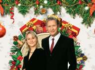 Anders Blichfeldt og Alma Blichfeldt med gaver og julekugler i baggunden